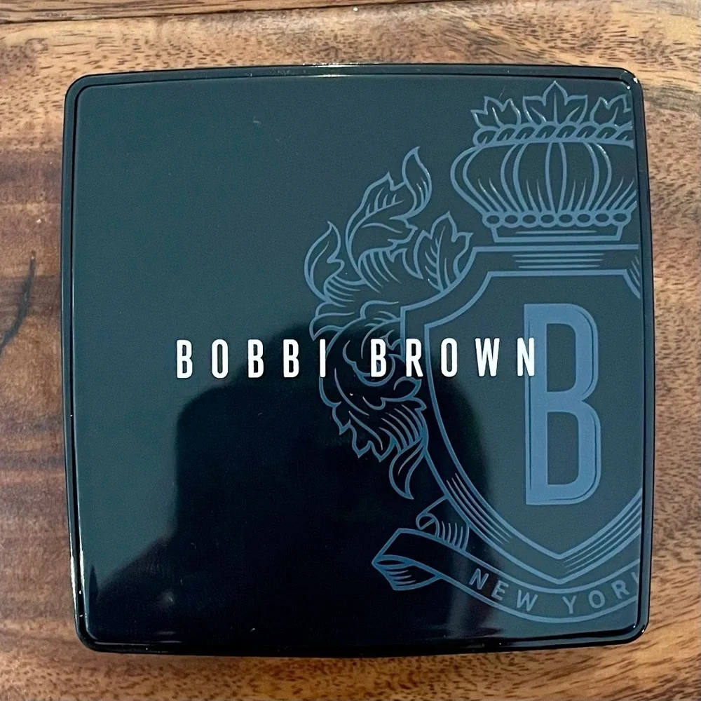 New BOBBI BROWN Sheer Finish Pressed Powder In Golden Brown .31oz/9g.